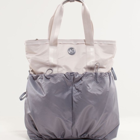 Lululemon flow & Go tote fossil dune